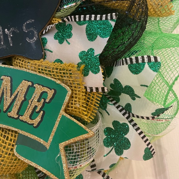 St. Patrick’s Day wreath “POT OF GOLD” Greens, black, golds. 18” very full! - Picture 6 of 8